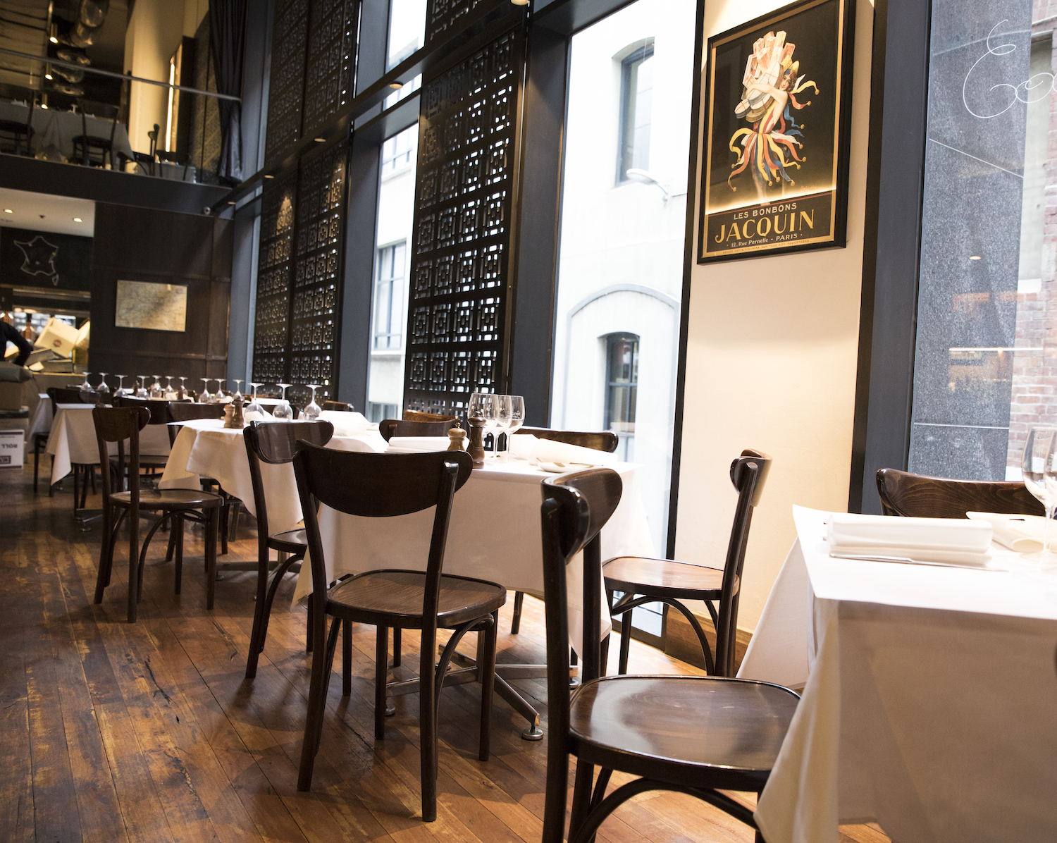 Urbain 40 American Brasserie & Lounge